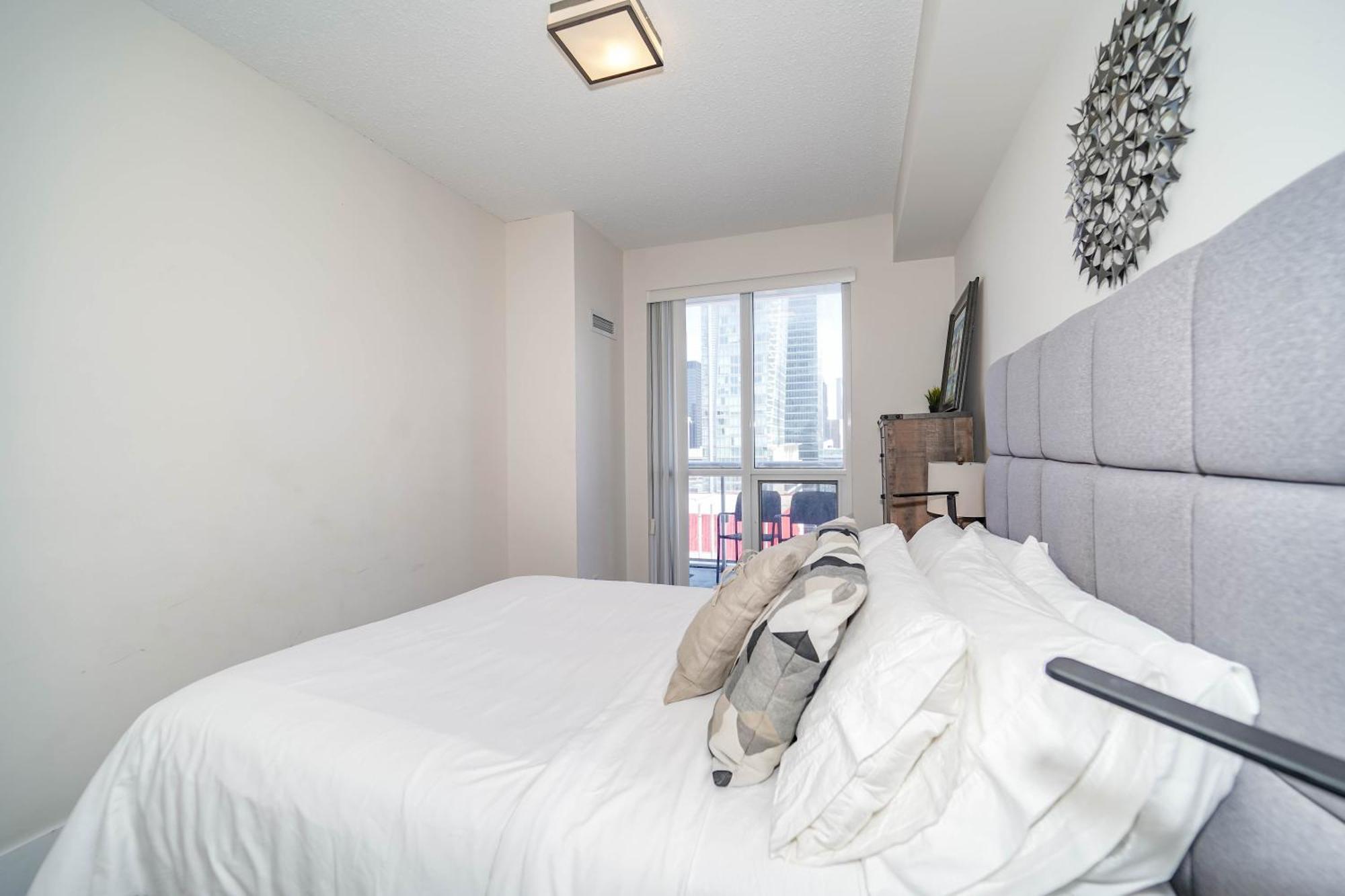 Chol Furnished Suites Heart Of Downtown Toronto, 2 Beds, Free Parking, Cn Tower View 외부 사진