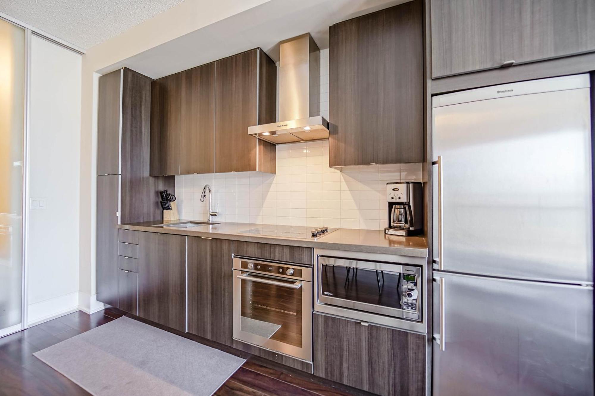Chol Furnished Suites Heart Of Downtown Toronto, 2 Beds, Free Parking, Cn Tower View 외부 사진