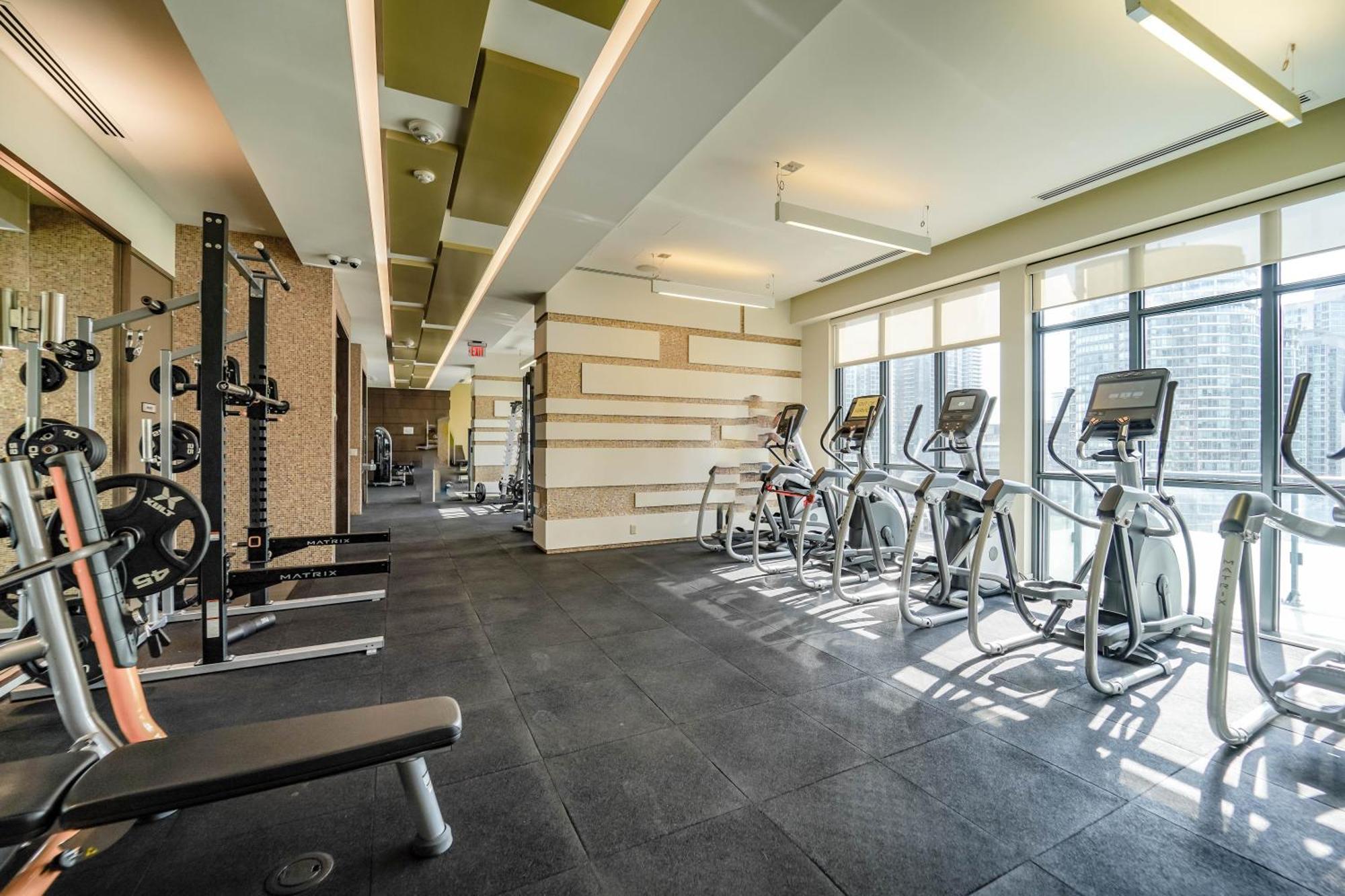 Chol Furnished Suites Heart Of Downtown Toronto, 2 Beds, Free Parking, Cn Tower View 외부 사진