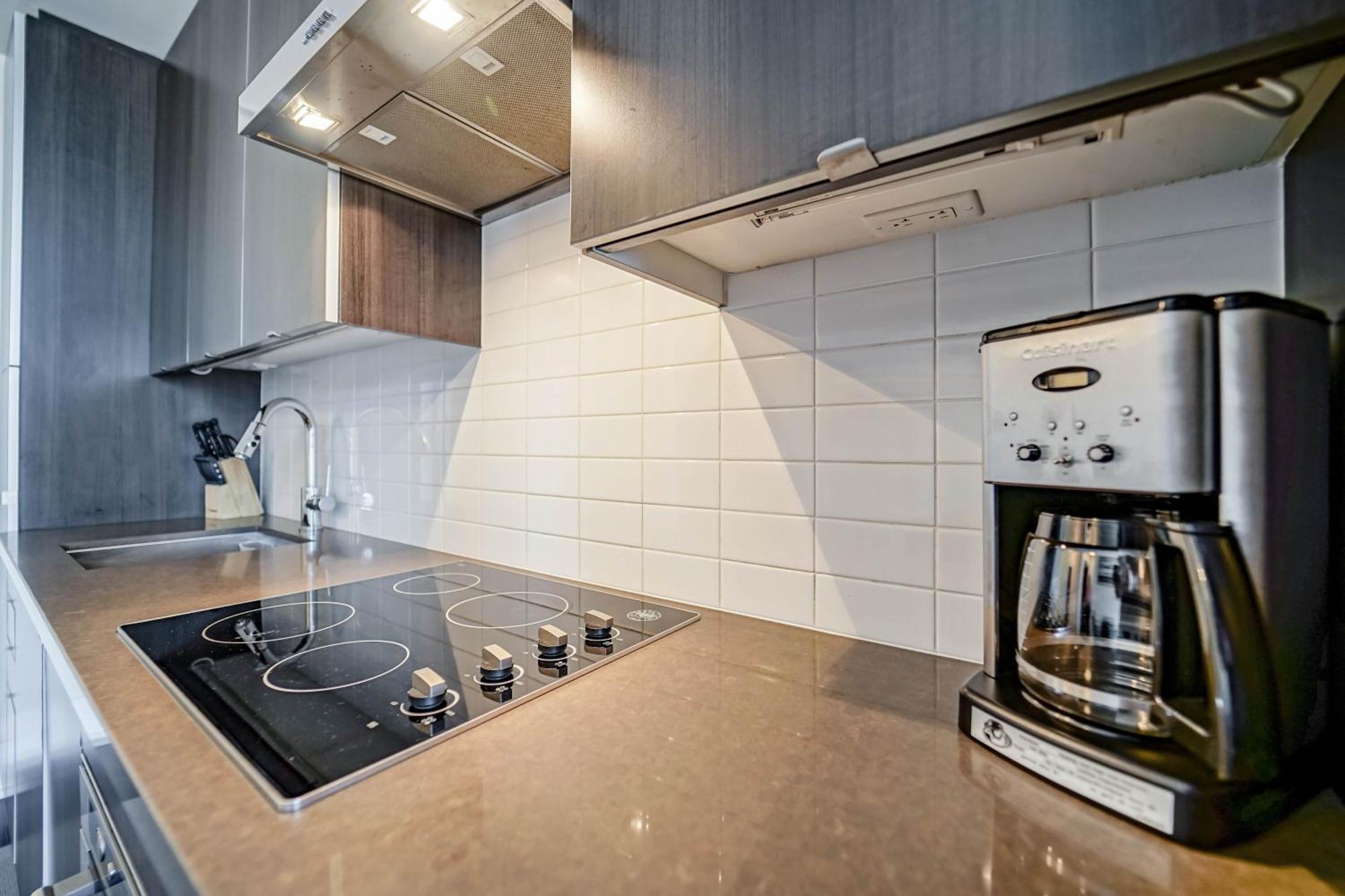 Chol Furnished Suites Heart Of Downtown Toronto, 2 Beds, Free Parking, Cn Tower View 외부 사진